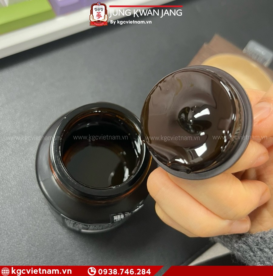 Tinh Chất Cao Hồng Sâm Nhung Hươu KGC Jung Kwan Jang Cheon Nok 180g